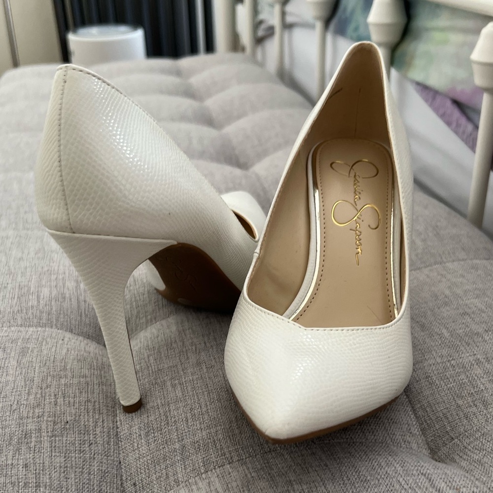 Jessica Simpson Haneh Pump